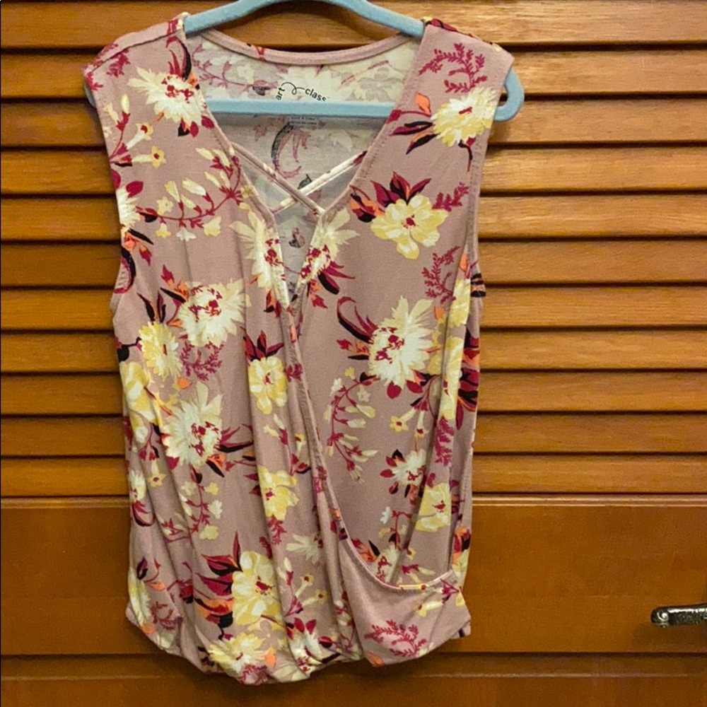 Girls Top size 7 Art Class